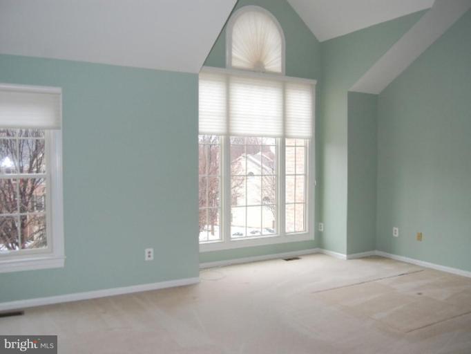 1385 Heritage Oak Way Reston, VA 20194 - Photo 15 of 17 Master Bedroom