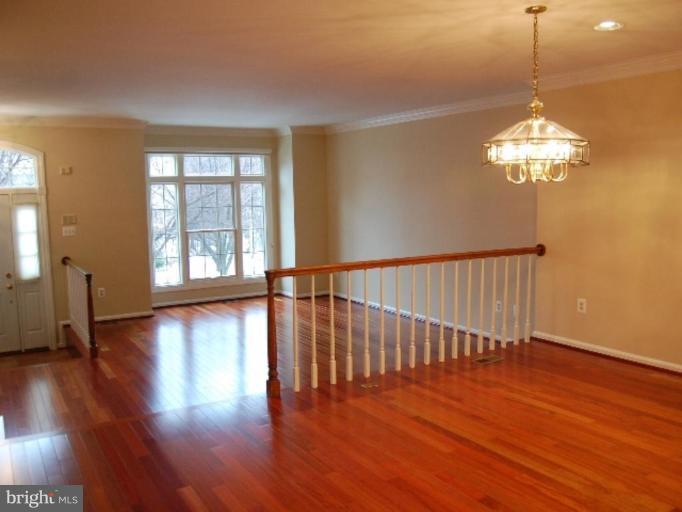 1385 Heritage Oak Way Reston, VA 20194 - Photo 9 of 17 Dining Room