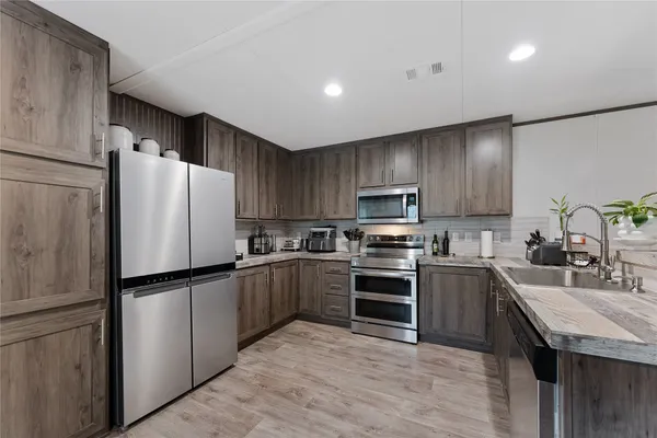 $1,400 | 863 Road 5252 Cleveland Tx 77327, Cleveland, TX 77327