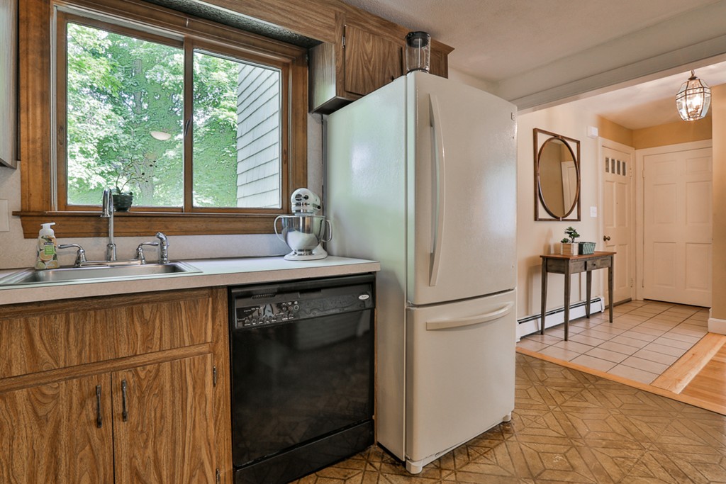 3 Vale Road Wakefield, MA 01880 - Photo 9 of 30 Gallery Image 9