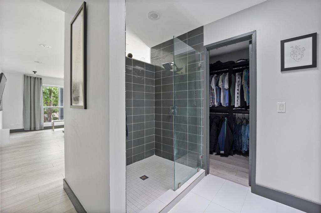 4134 Travis Street, Unit 11 Dallas, TX 75204 - Photo 23 of 29 a bathroom with a bathtub