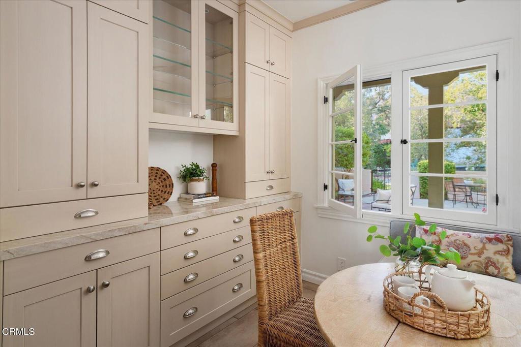 752 Glenview Road Glendale, CA 91202 - Photo 30 of 64 39-Breakfast Nook