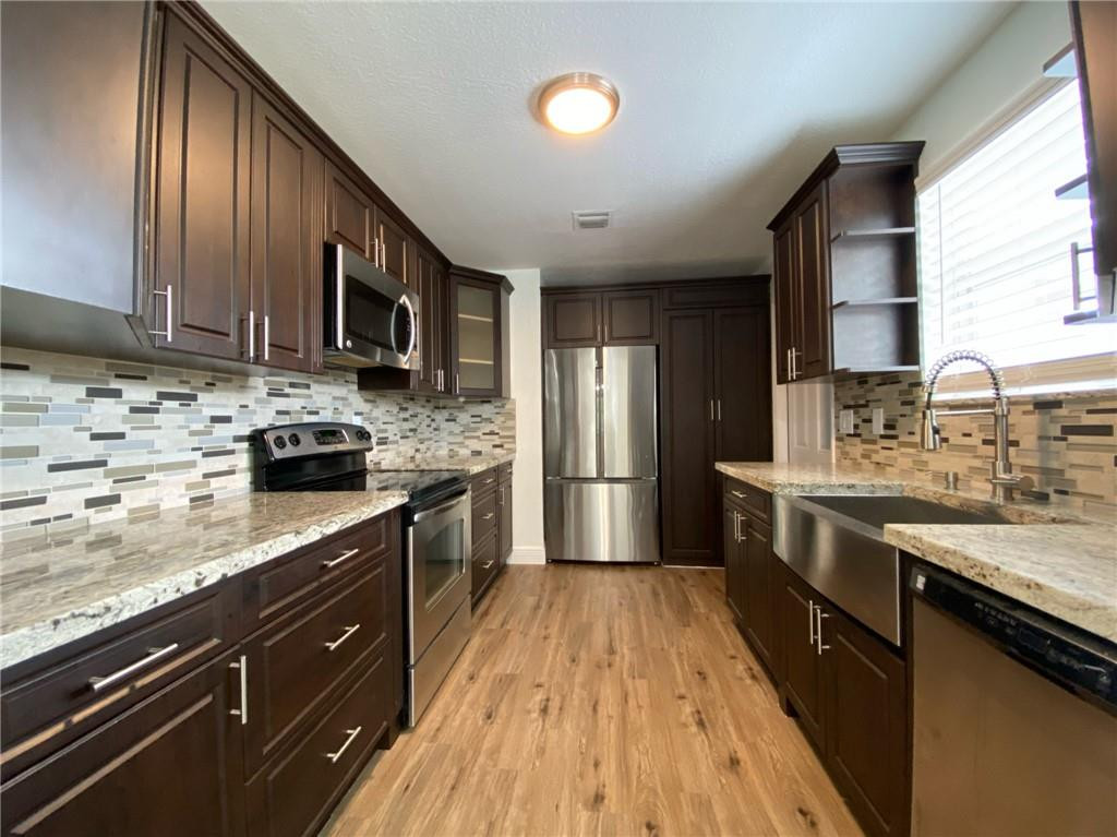 4276 Southwest 56th Avenue Davie, FL 33314 - Photo 6 of 23 Photo 6