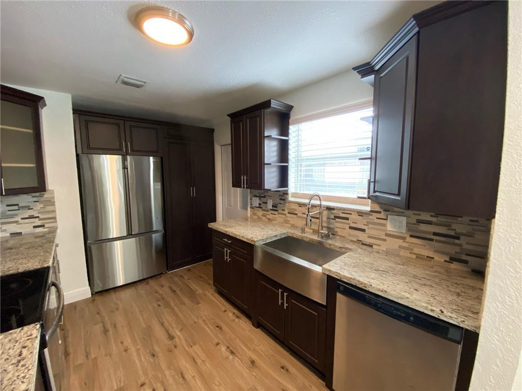 4276 Southwest 56th Avenue Davie, FL 33314 - Photo 8 of 23 Photo 8
