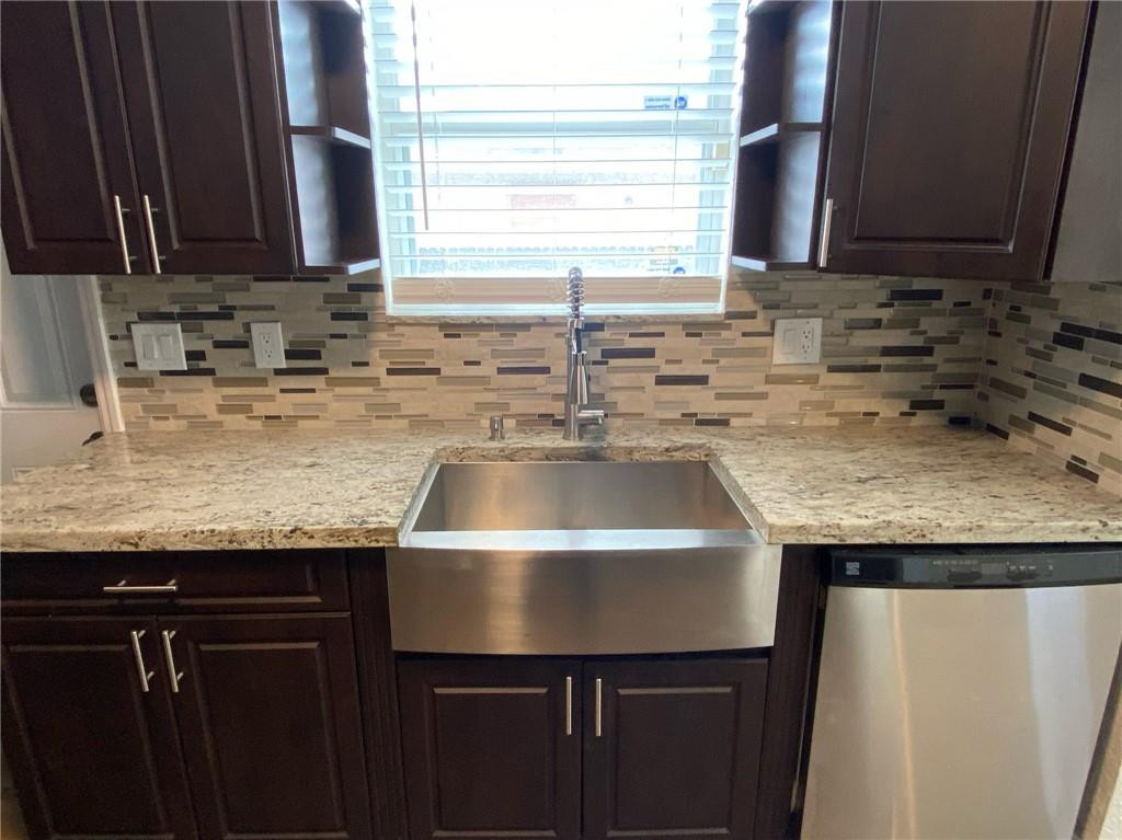 4276 Southwest 56th Avenue Davie, FL 33314 - Photo 9 of 23 Photo 9
