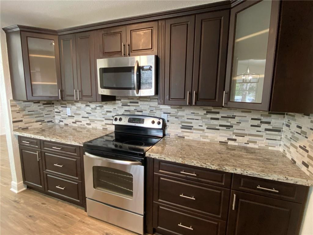 4276 Southwest 56th Avenue Davie, FL 33314 - Photo 10 of 23 Photo 10