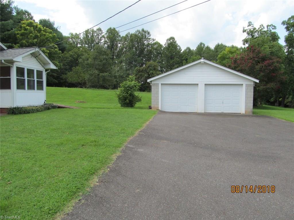 1385 North Franklin Road Mount Airy, NC 27030 - Photo 3 of 30 Gallery Image 3