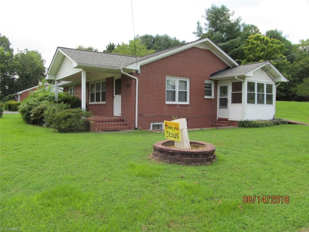 1385 North Franklin Road Mount Airy, NC 27030 - Photo 4 of 30 Gallery Image 4