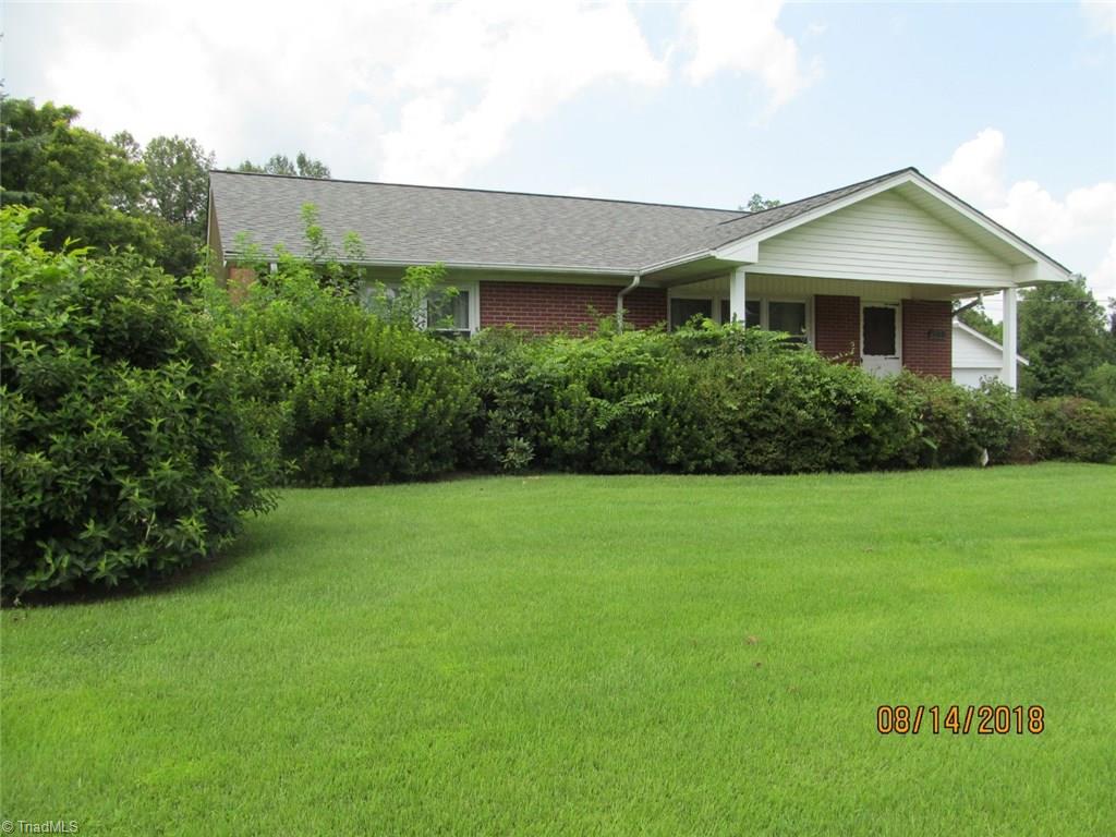 1385 North Franklin Road Mount Airy, NC 27030 - Photo 5 of 30 Gallery Image 5