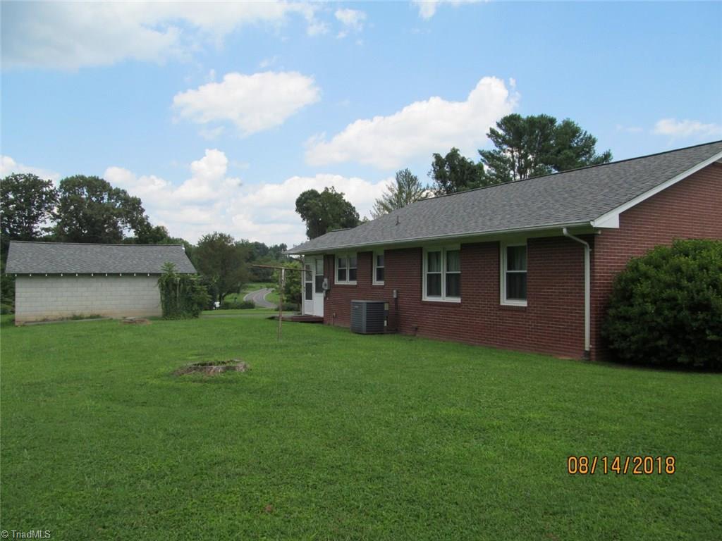 1385 North Franklin Road Mount Airy, NC 27030 - Photo 10 of 30 Gallery Image 10