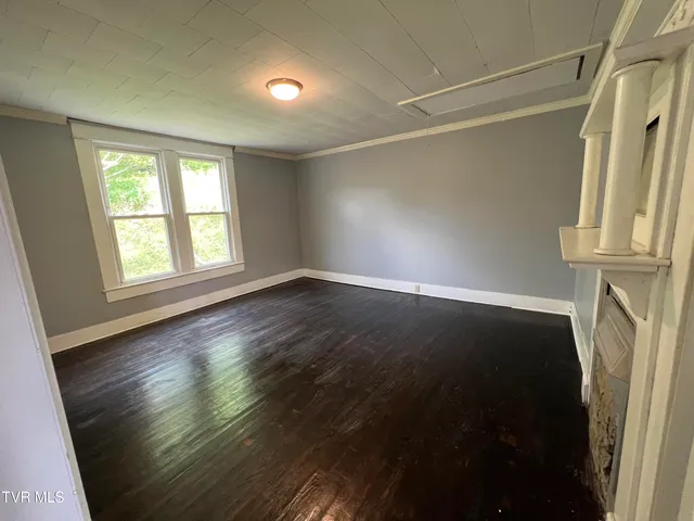 $143,500 | 620 Gilley Avenue East, Big Stone Gap, VA 24219