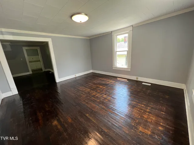 $143,500 | 620 Gilley Avenue East, Big Stone Gap, VA 24219