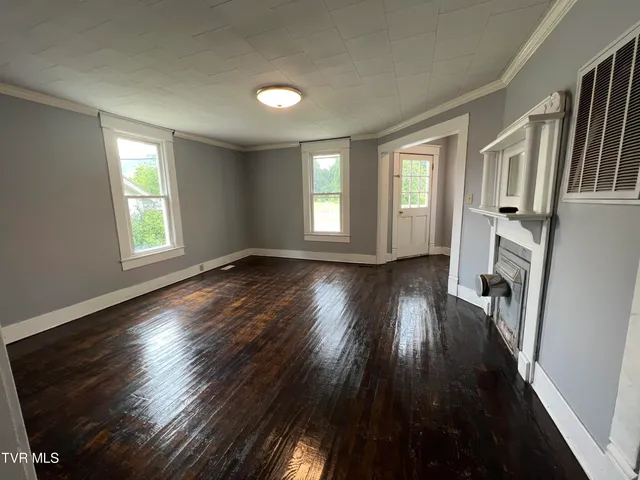 $143,500 | 620 Gilley Avenue East, Big Stone Gap, VA 24219