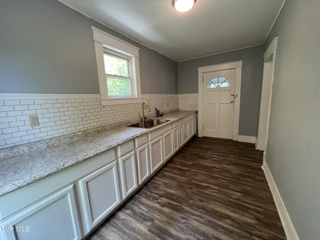 $143,500 | 620 Gilley Avenue East, Big Stone Gap, VA 24219