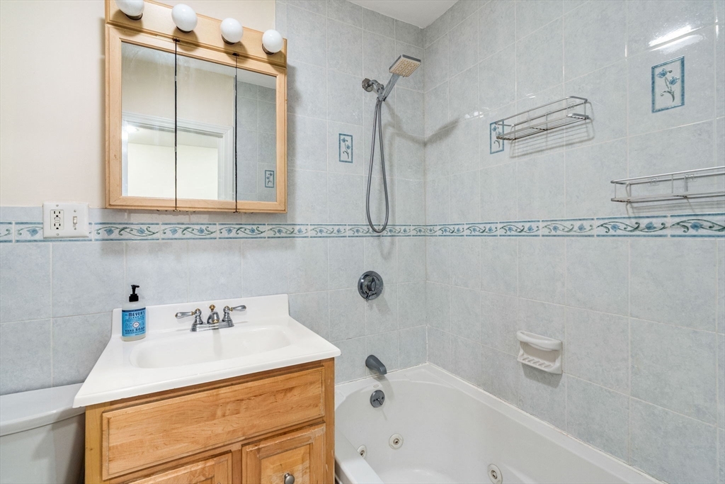 112 Pinckney Street, Unit 4 Boston, MA 02114 - Photo 16 of 27