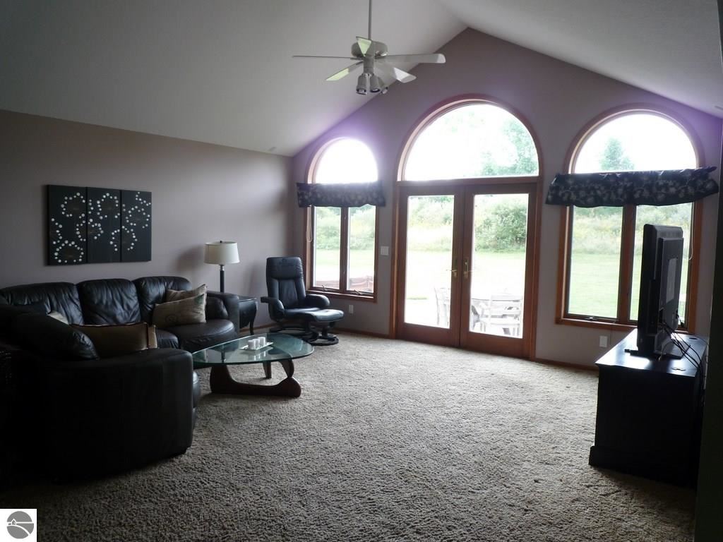 1335 West Deerfield Road Mount Pleasant, MI 48858 - Photo 11 of 36 1790383-10.JPG
