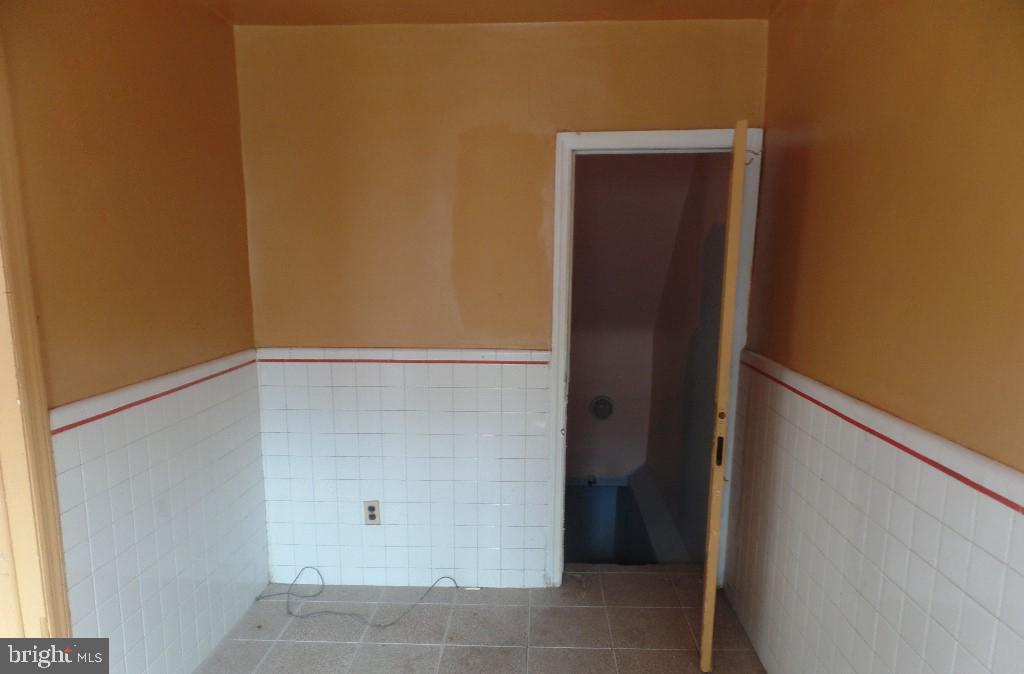 6822 Radbourne Road Upper Darby, PA 19082 - Photo 11 of 30