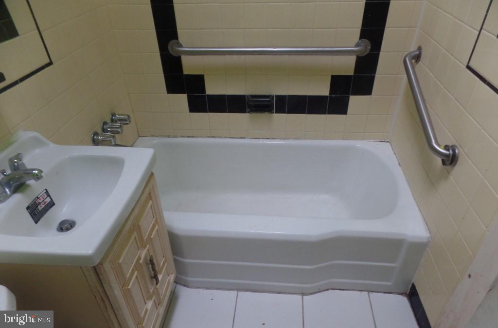 6822 Radbourne Road Upper Darby, PA 19082 - Photo 24 of 30