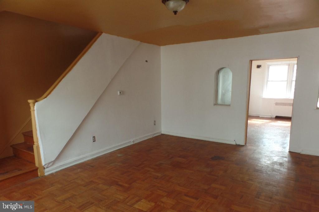 6822 Radbourne Road Upper Darby, PA 19082 - Photo 4 of 30