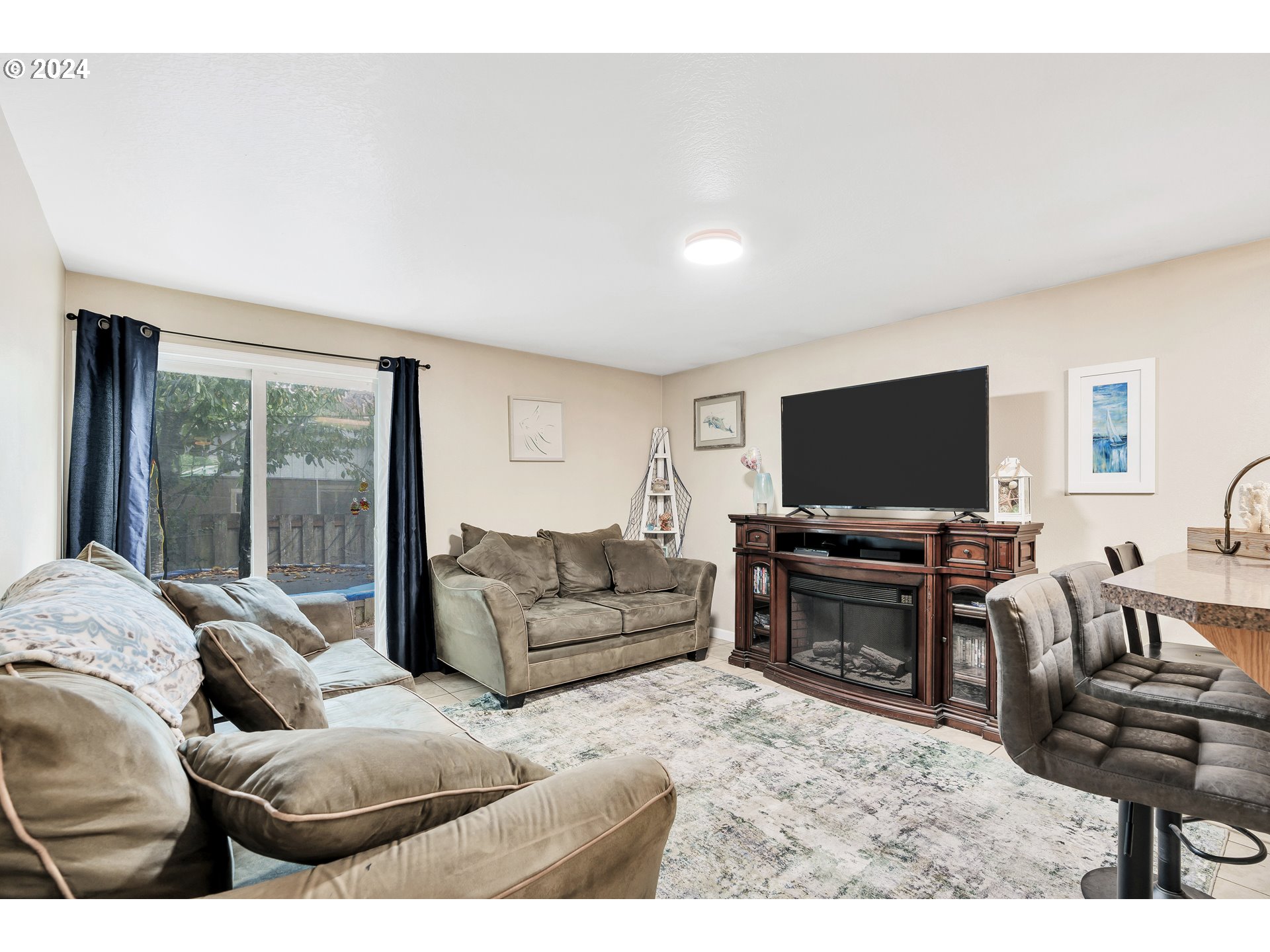 325 Cosmo Street Lafayette, OR 97127 - Photo 11 of 29 a living room with furniture and a flat screen tv