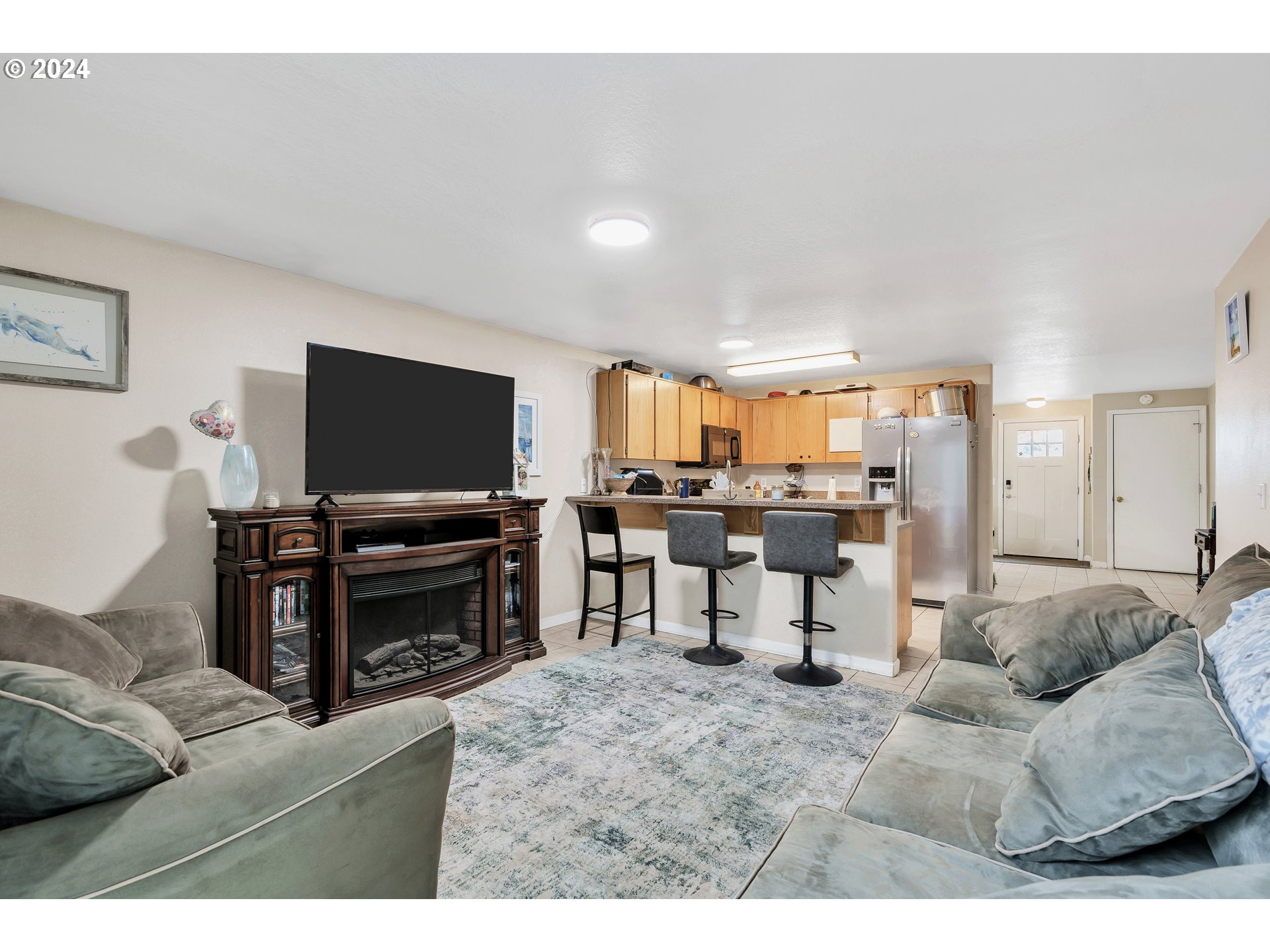 325 Cosmo Street Lafayette, OR 97127 - Photo 12 of 29 a living room with furniture and a flat screen tv