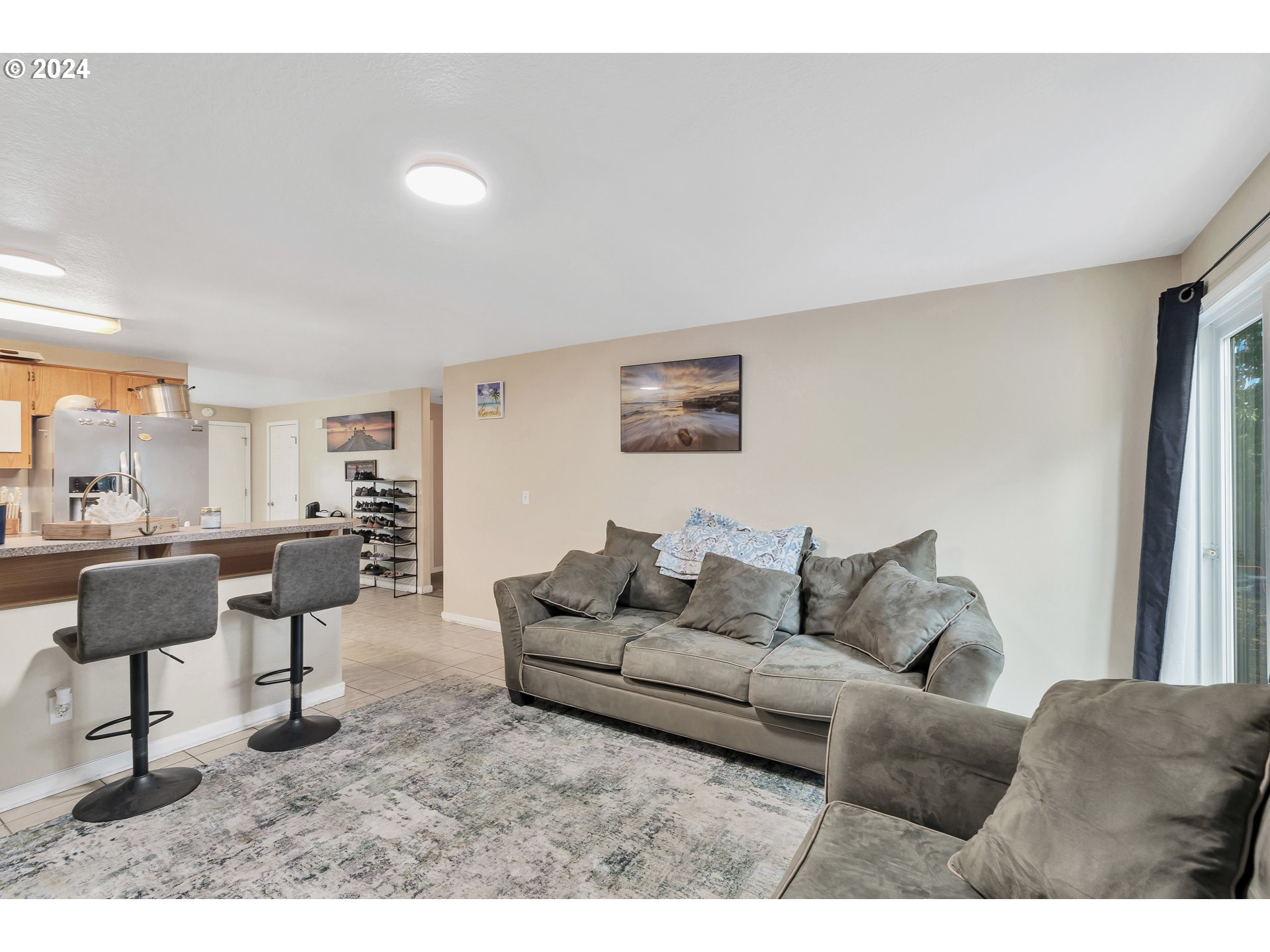 325 Cosmo Street Lafayette, OR 97127 - Photo 13 of 29 a living room with furniture and a couch