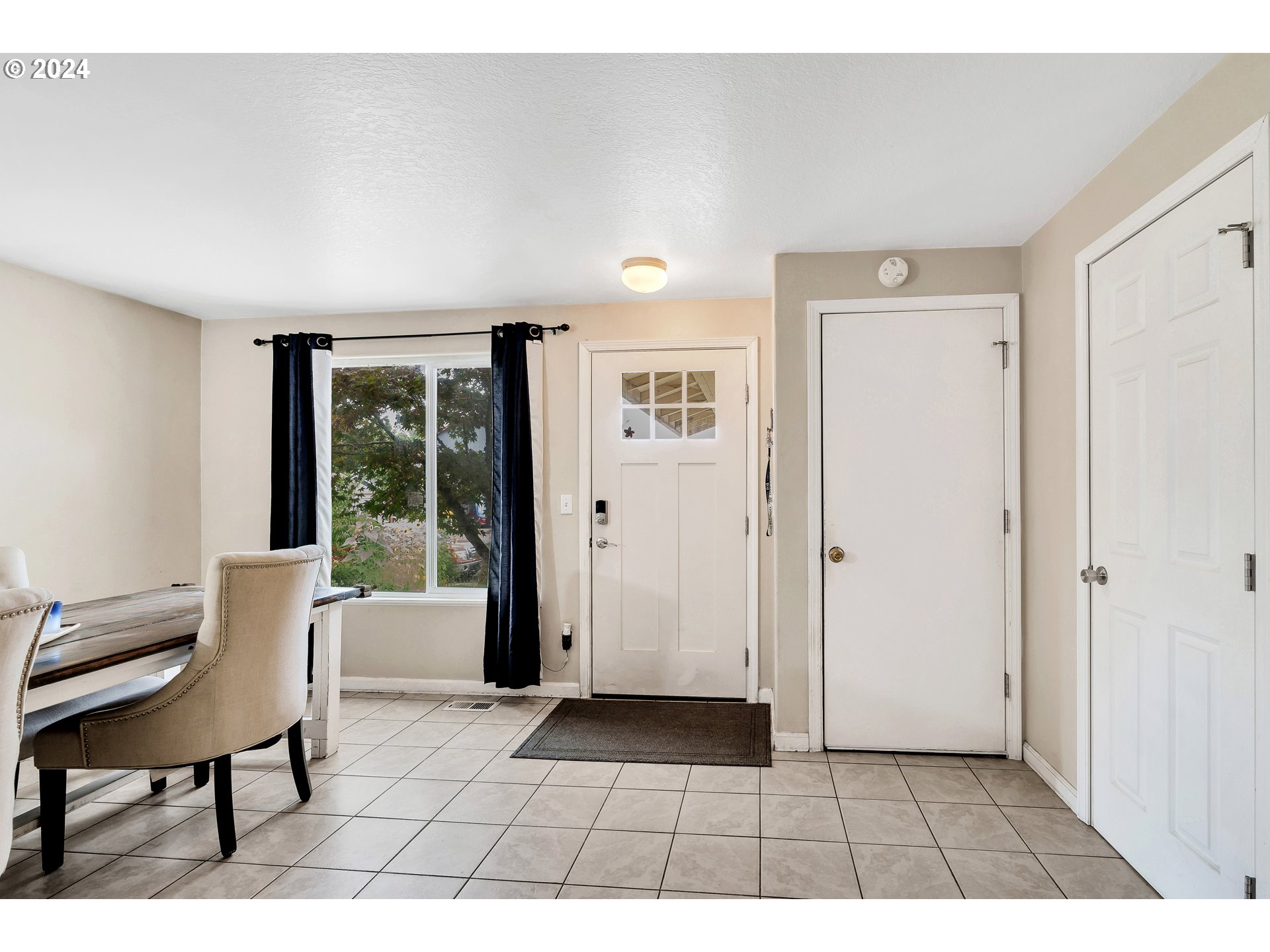325 Cosmo Street Lafayette, OR 97127 - Photo 5 of 29 a view of a livingroom with furniture and a window