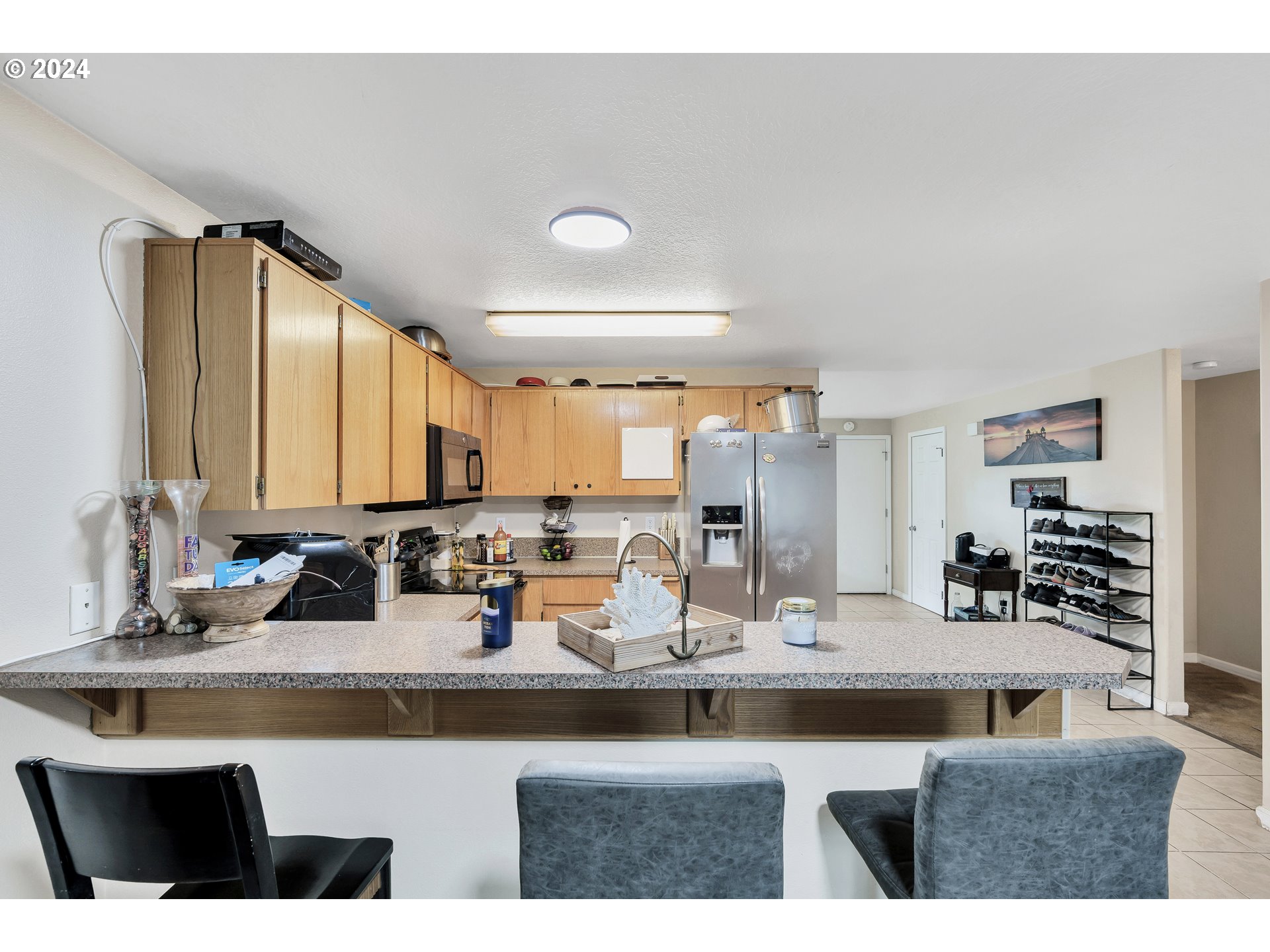 325 Cosmo Street Lafayette, OR 97127 - Photo 9 of 29 a bathroom with a sink and a mirror