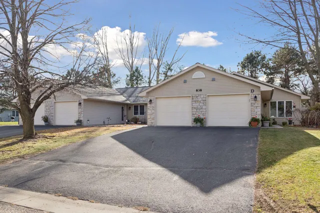 $875,000 | 838 Highview Drive, New Richmond, WI 54017