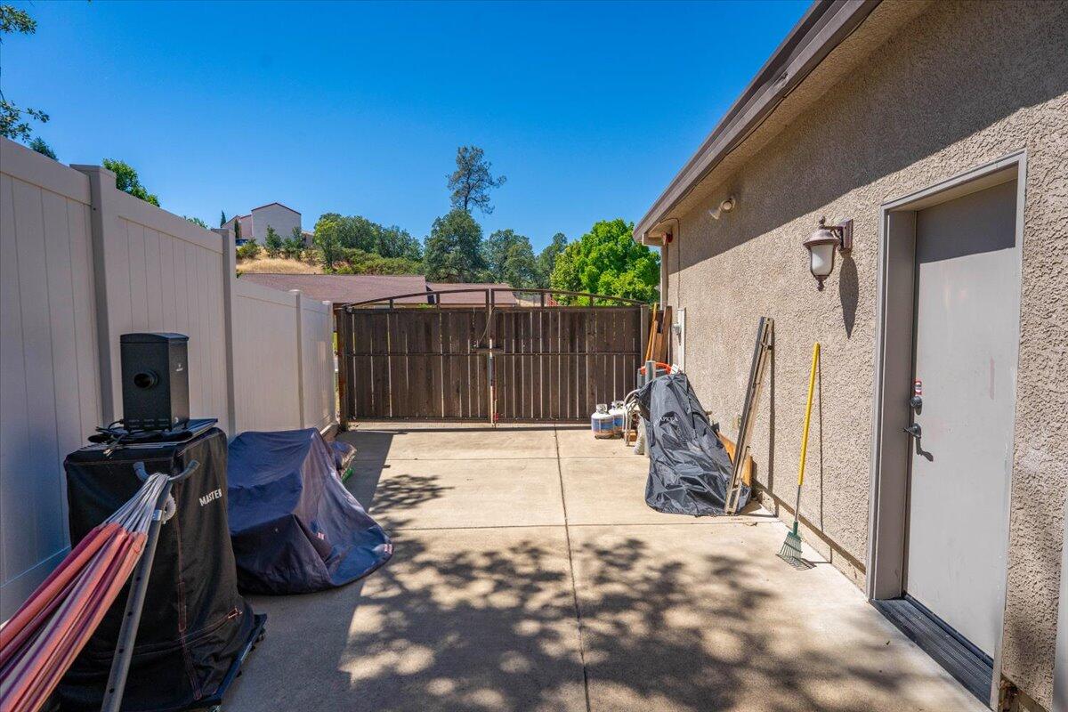 5697 Constitution Way Redding, CA 96003 - Photo 39 of 87 Gated RV