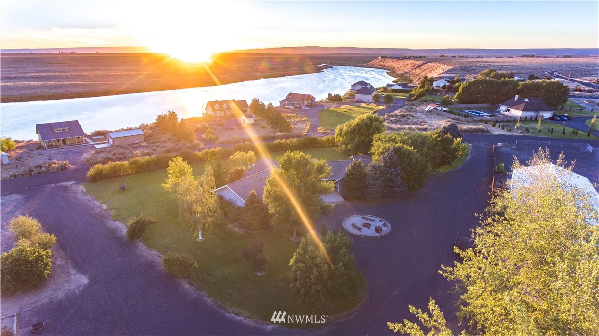 9455 Stonecrest Road Northeast Moses Lake, WA 98837 - Photo 3 of 40 Gallery Image 3