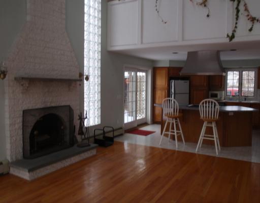 152 East Main Road Portsmouth, RI 02871 - Photo 3 of 6 Den/Family/Great Room.