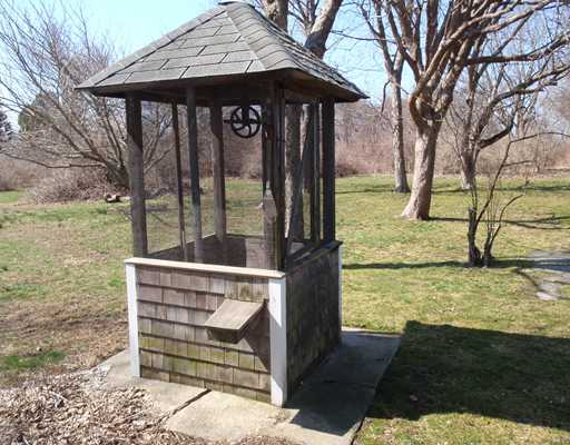 152 East Main Road Portsmouth, RI 02871 - Photo 5 of 6 Yard/Garden.
