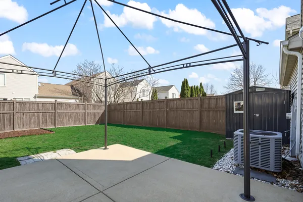 $300,000 | 2420 Roxbury Lane, Montgomery, IL 60538