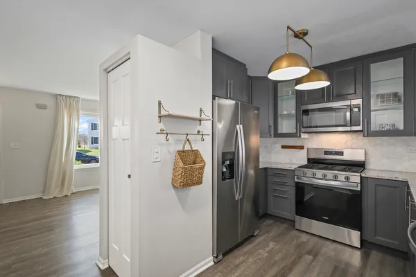 $300,000 | 2420 Roxbury Lane, Montgomery, IL 60538