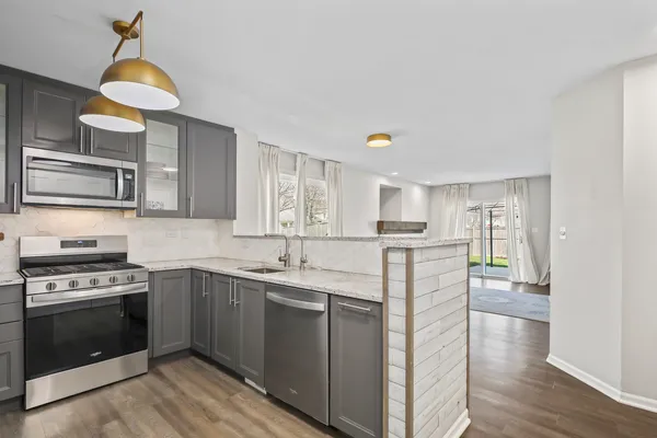 $300,000 | 2420 Roxbury Lane, Montgomery, IL 60538