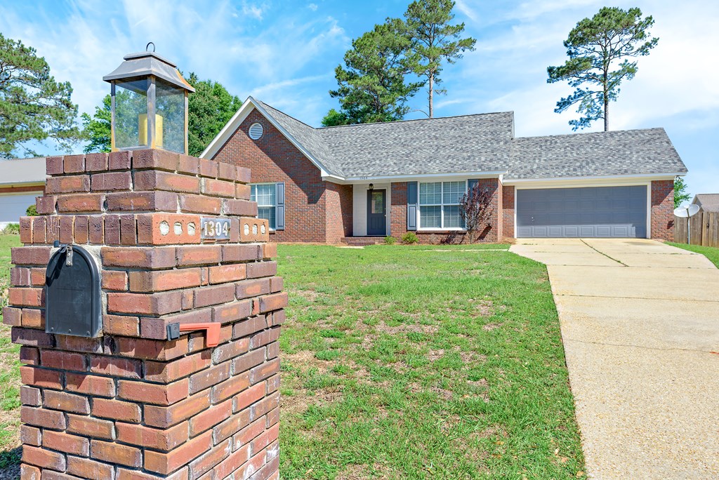 1304 Woodleigh Road Dothan, AL 36305 - Photo 7 of 35