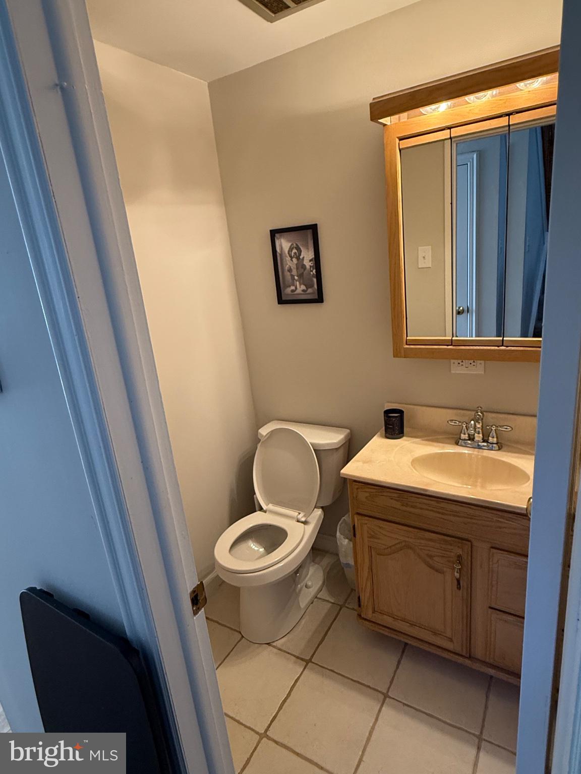431 North Forklanding Road Maple Shade, NJ 08052 - Photo 11 of 28 Cozy bathroom with modern touches.
