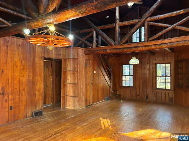 a view of an entryway of a house