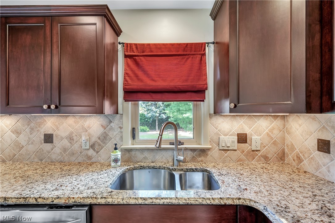2039 Marshfield Road Cleveland, OH 44124 - Photo 11 of 28
