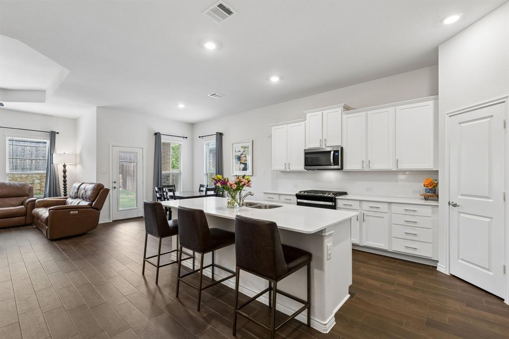 10925 Autry Ridge Lane Aubrey, TX 76227 - Photo 9 of 29