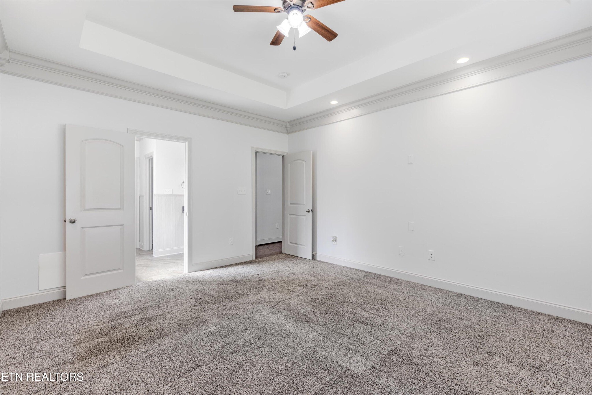 105 Cascade Lane Oak Ridge, TN 37830 - Photo 20 of 39 wooden floor in an empty room
