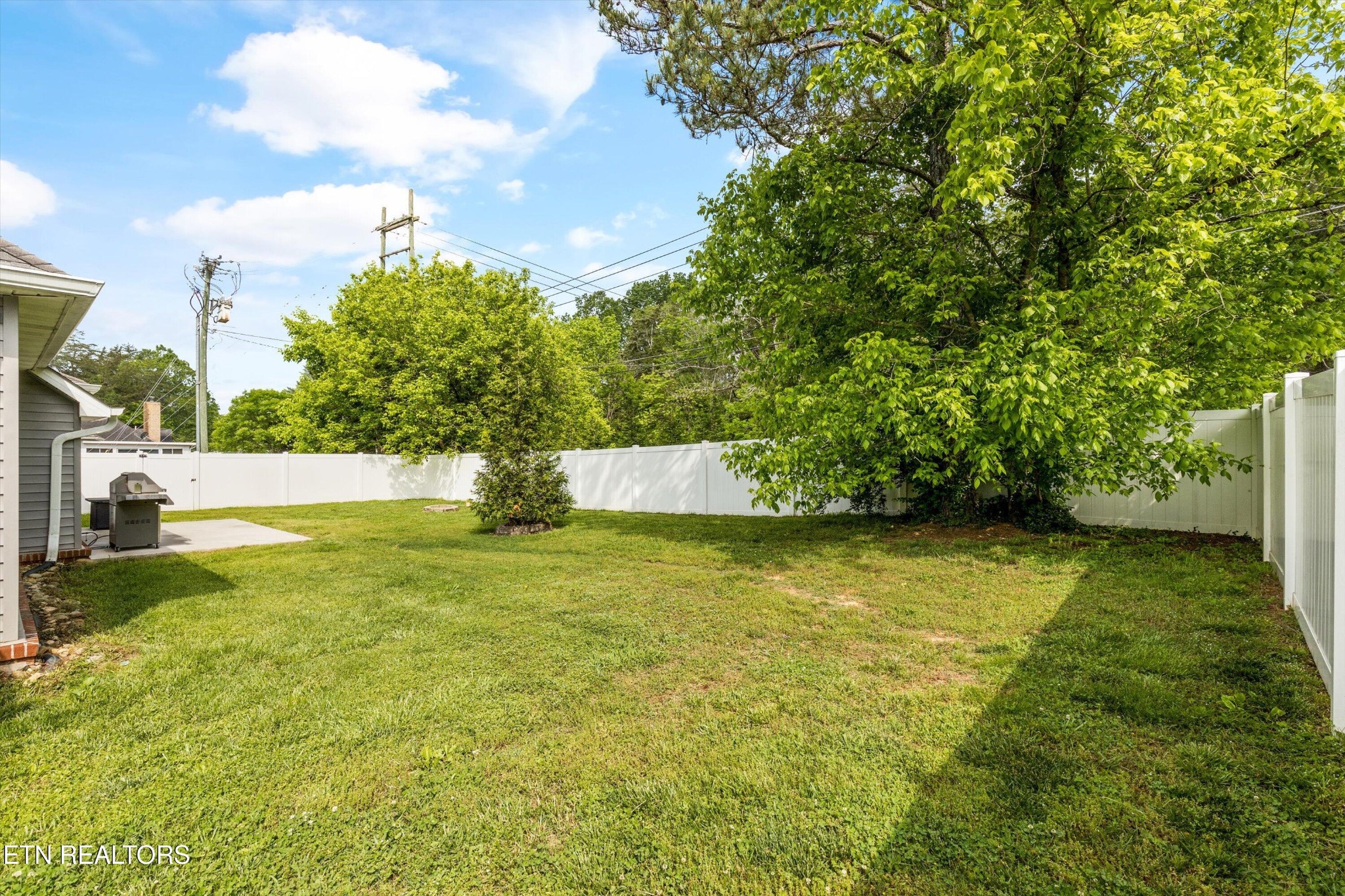 105 Cascade Lane Oak Ridge, TN 37830 - Photo 30 of 39 a view of a yard in front of the house