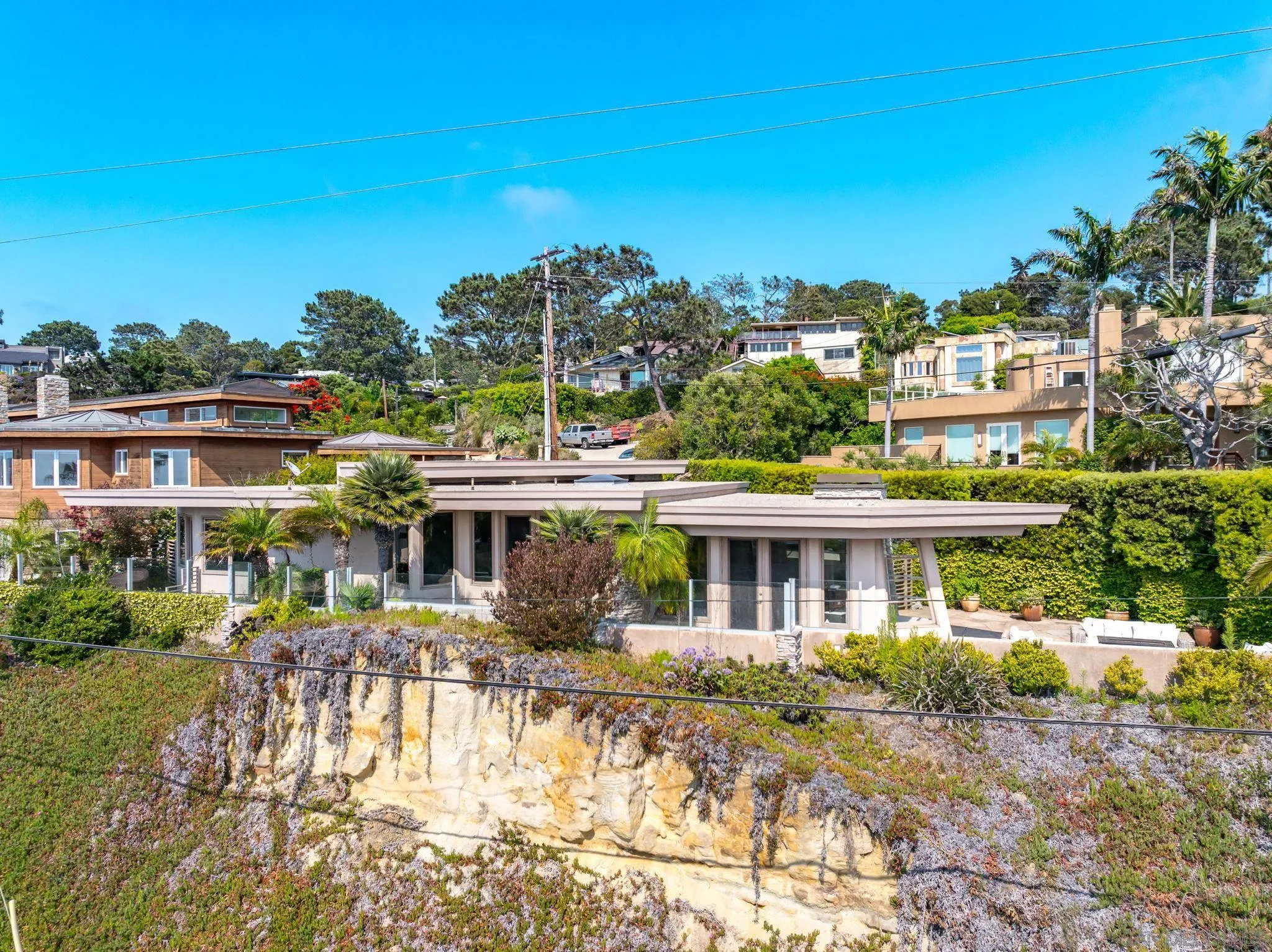 1722 Seaview Avenue Del Mar, CA 92014 - Photo 30 of 31 a view of a building with a yard and sitting area