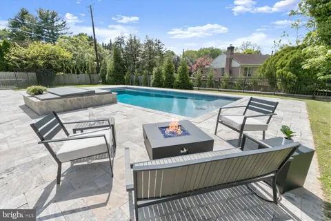 $2,795,000 | 11000 Luxmanor Road, North Bethesda, MD 20852
