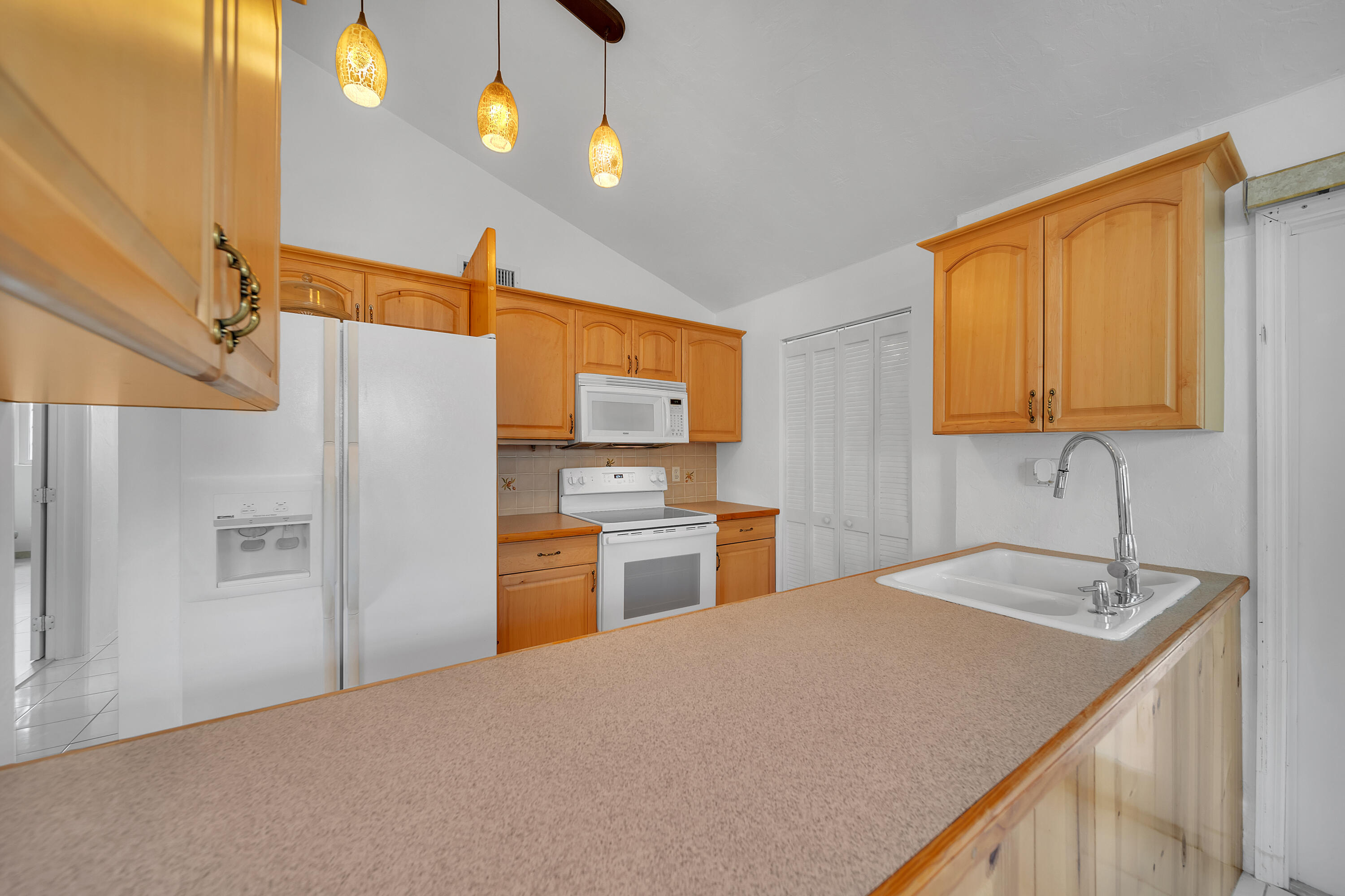 9 Abaco Road Key Largo, FL 33037 - Photo 13 of 24 KITCHEN