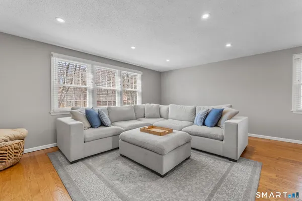 $349,980 | 30 Hubbard Run Drive, Unit 30, Glastonbury, CT 06033