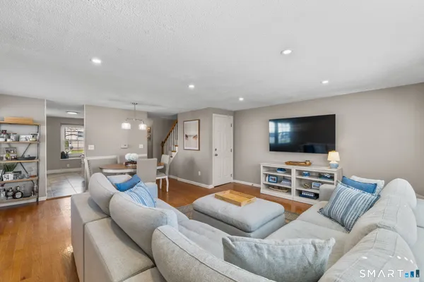 $349,980 | 30 Hubbard Run Drive, Unit 30, Glastonbury, CT 06033