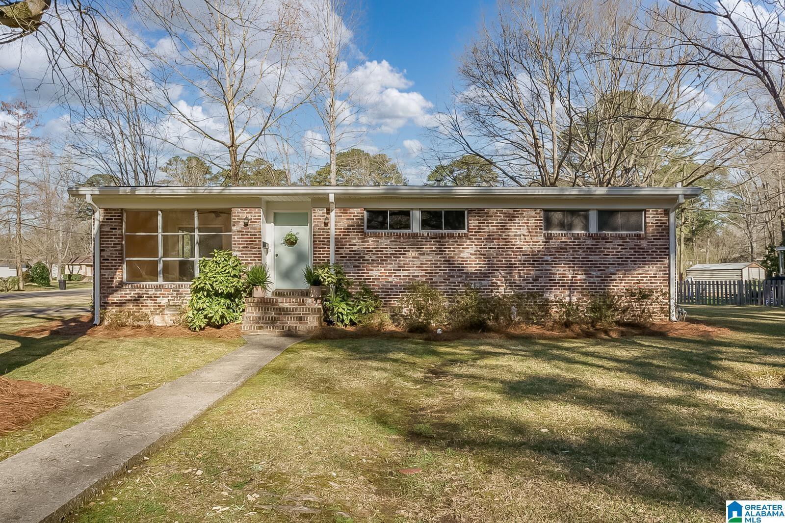 4300 MountainDale Road Birmingham, AL 35213 - Photo 2 of 32