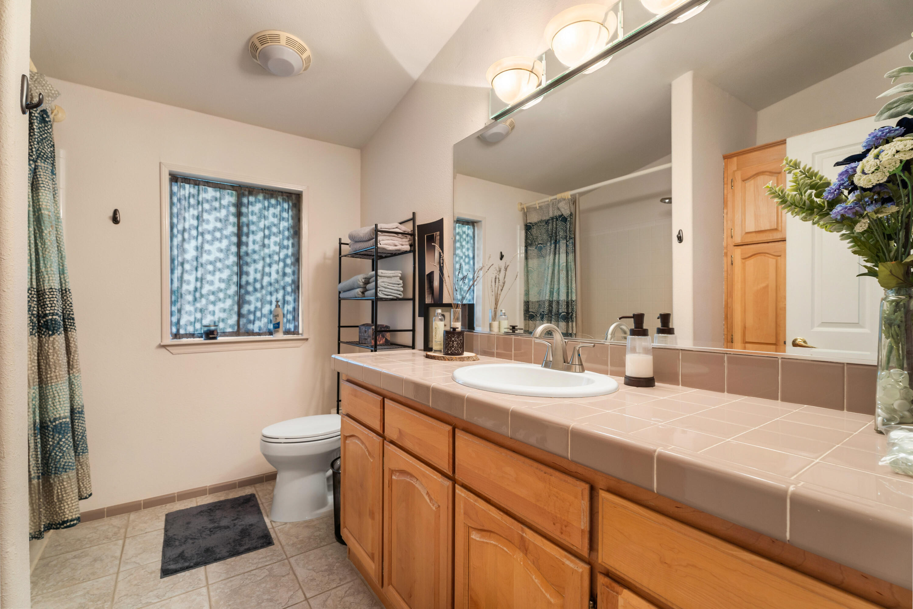 55105 Jackpine Way Bend, OR 97707 - Photo 44 of 89 70-Bathroom